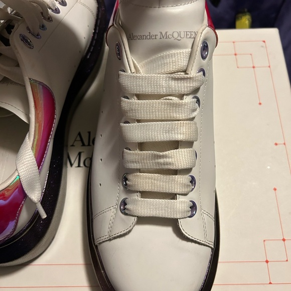 Alexander McQueen - Picture 6 of 8